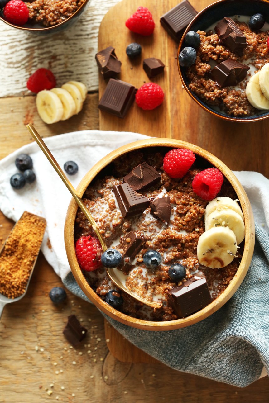 7-Ingredient-DARK-CHOCOLATE-Quinoa-Breakfast-Bowl-Full-of-antioxidants-fiber-and-protein-vegan-glutenfree-quinoa-breakfast